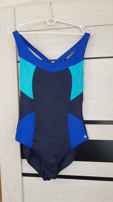 Стильный спортивный купальник спортивний слитный суцiльний совместный