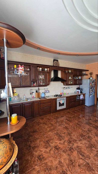 Продам шикарний будинок у Лісках 230кв.м