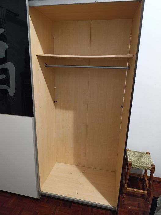 Guarda Roupa preto e branco