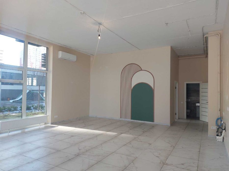 ЖК «Варшавський 2». Фасадне приміщення з ремонтом Open Space 71 м² - View 3