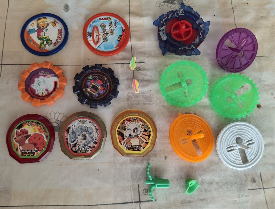 Tazos varios vendo tudo conforme foto.