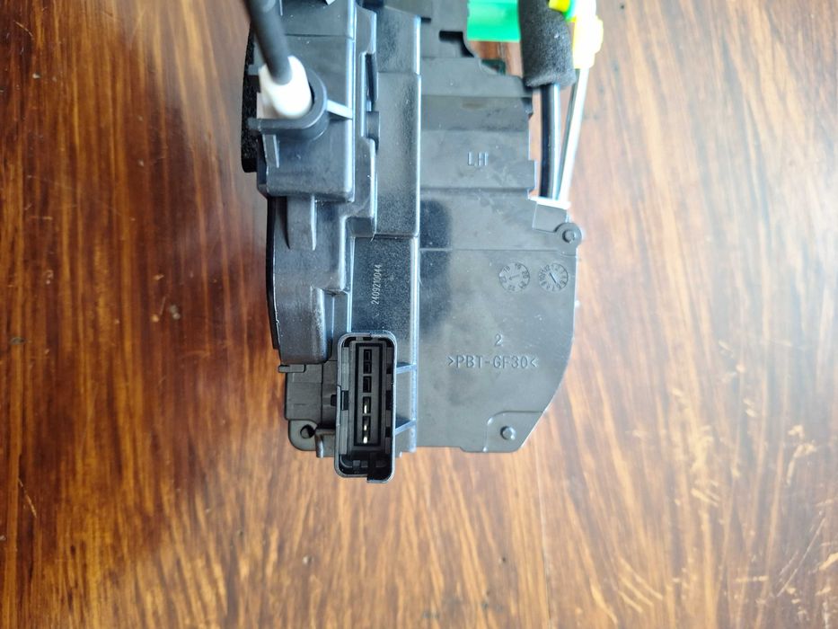 Fechadura / tranca / Fecho porta Nissan Navara D40