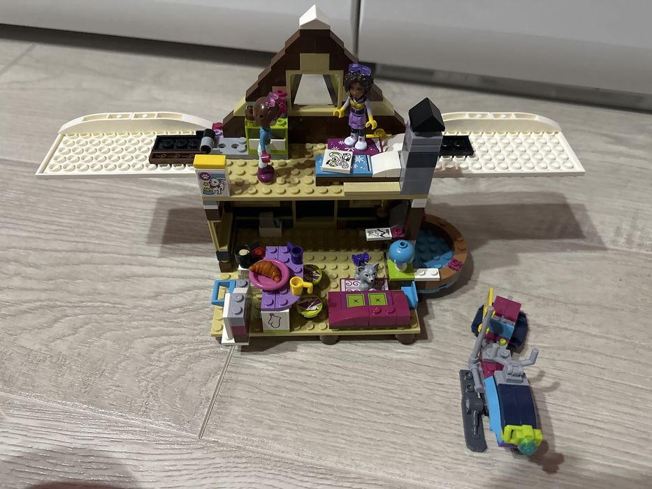 Новорічне лего friends