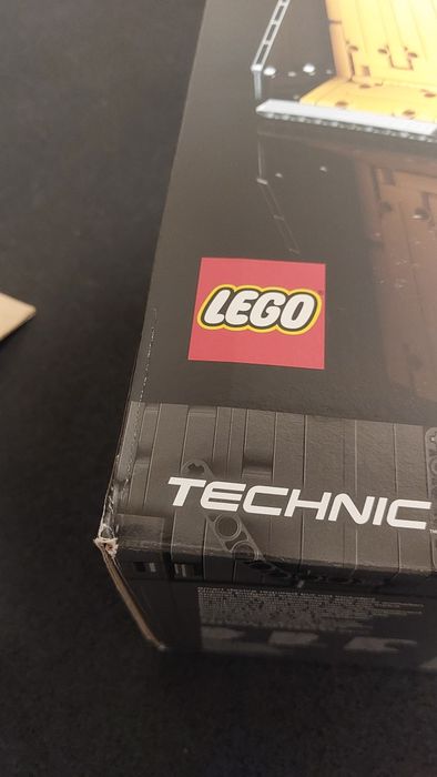 Lego Technic 42131 Sterowany przez aplikację buldożer Cat D11