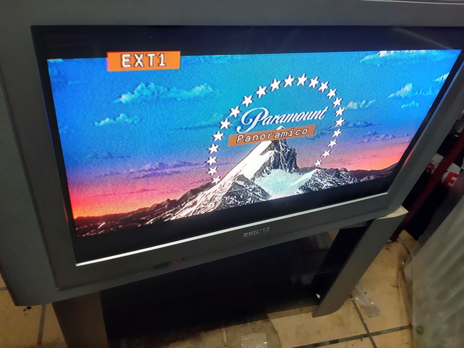 TV with remote control in very good condition.64751142001154120