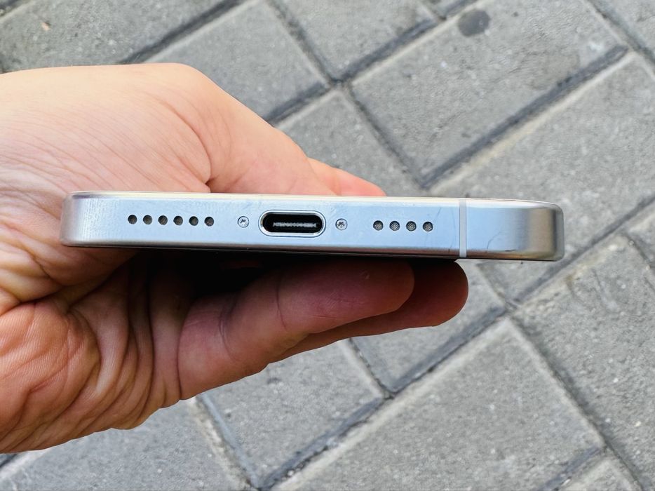 Продам Iphone 16 pro max айклауд