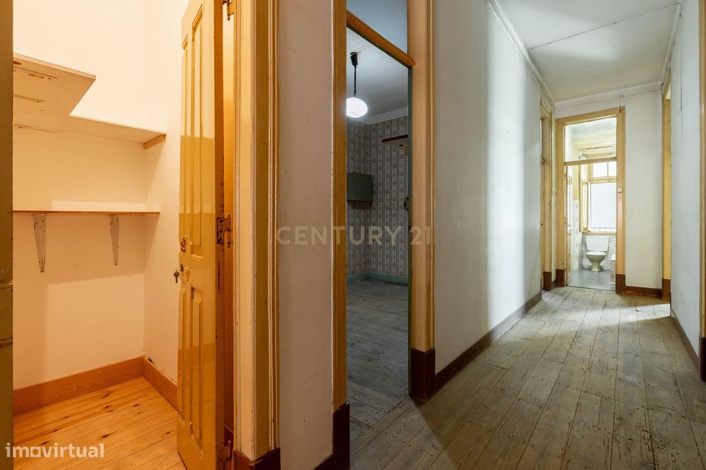 Charme Clássico | 185 m² | Varanda | Estrela - Lisboa