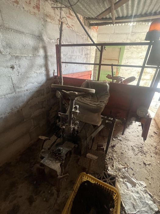 Motocultivador 12 CV com reboque, charrua e fresa