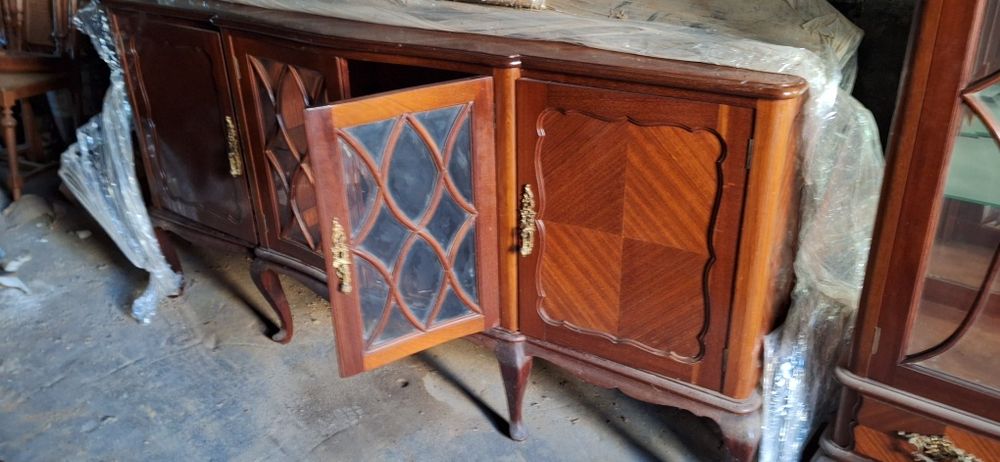 Cristaleira com 2 aparadores