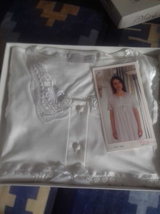 vendo pijama de senhora cor branca novo tamanho 52