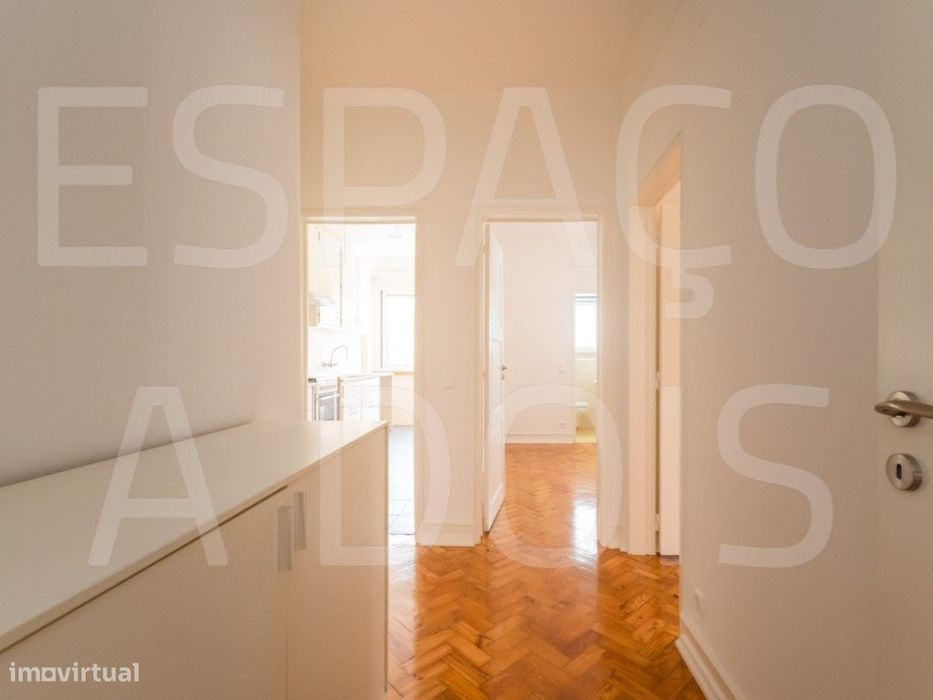 T4 Remodelado e Luminoso com 2 Varandas no Coração de Alvalade