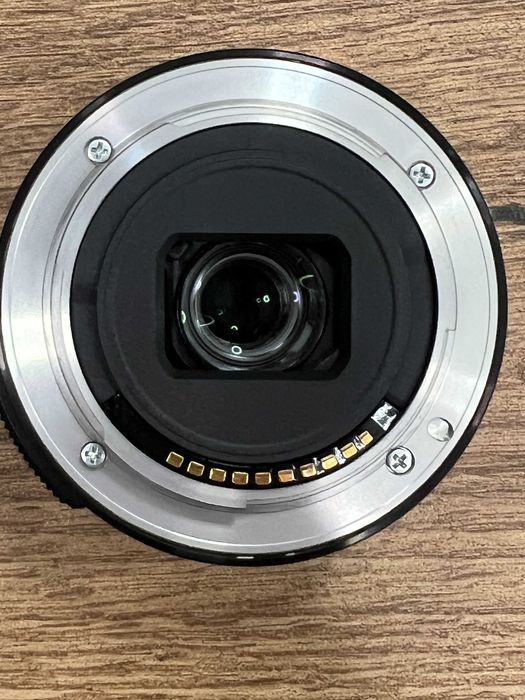 Obiektyw Sony E 16–50 mm f/3.5–5.6 OSS (I generacja, 2012)