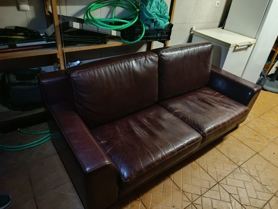 Sofa em pele - usado