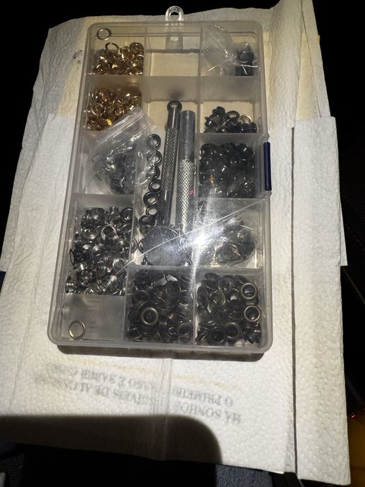 kit de ilhoses e ferramentas necessarias para aplicacao já