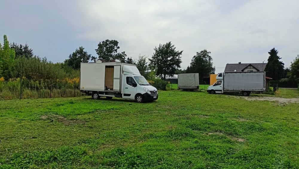 Parking, miejsce postojowe, przechowywanie przyczepy, łodzi, auta,