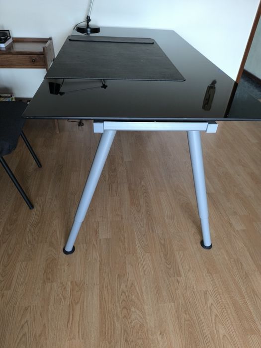 Mesa versátil, moderna, casa ou escritório