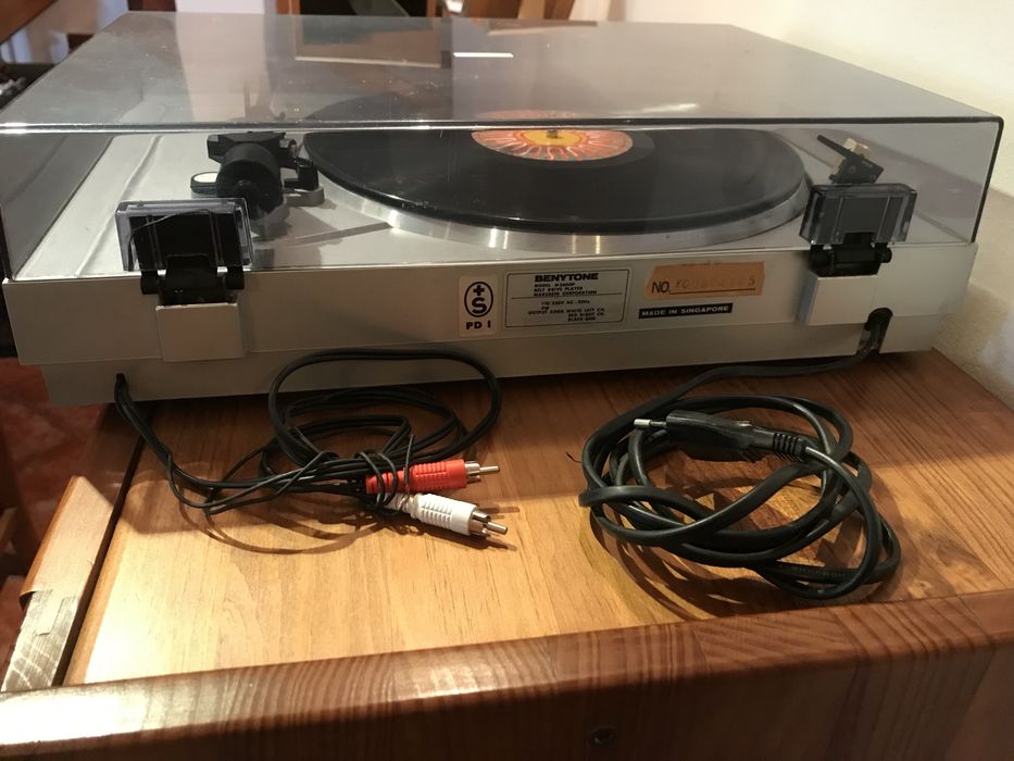 Gira-discos vinil Benytone M2600P vintage