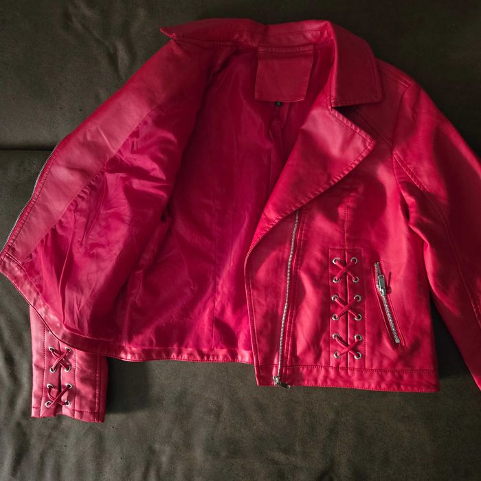 Piękna kurtka Ramoneska czerwona z wiązaniami eko NOWA