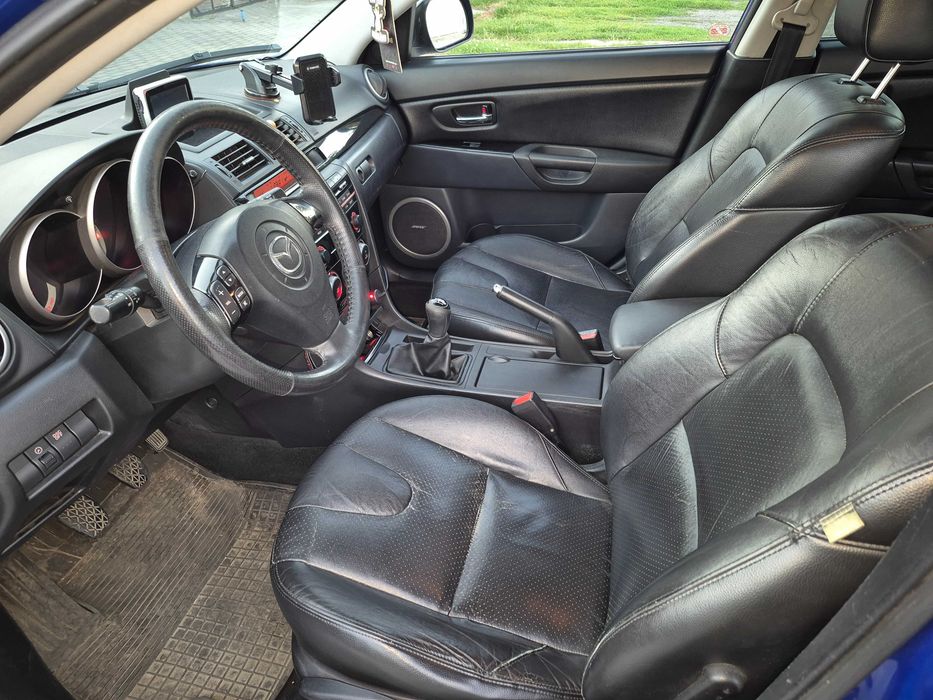 Samochód auto Mazda