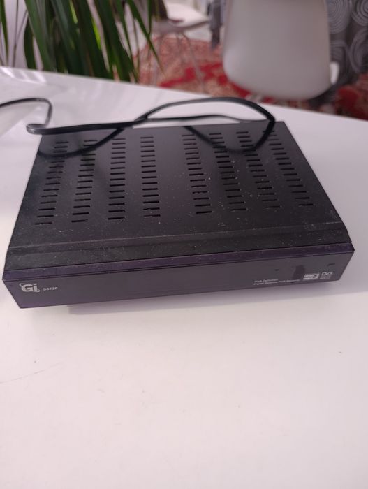 Спутниковый тюнер GIs8120