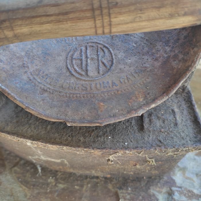 Ferro de engomar antigo447111658870548482