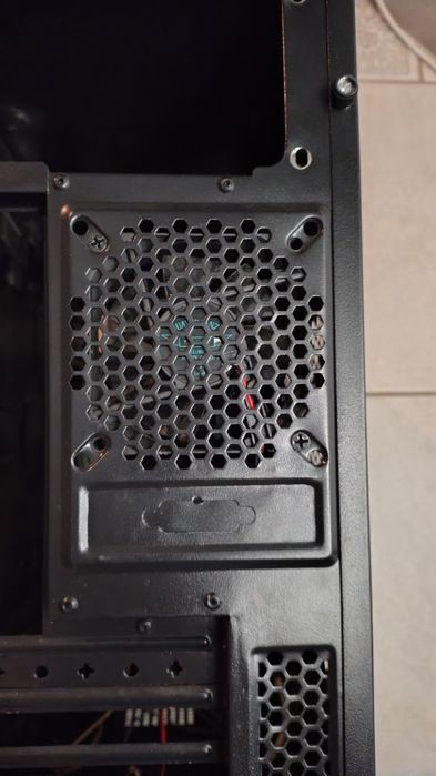 Obudowa komputera stacjonarnego