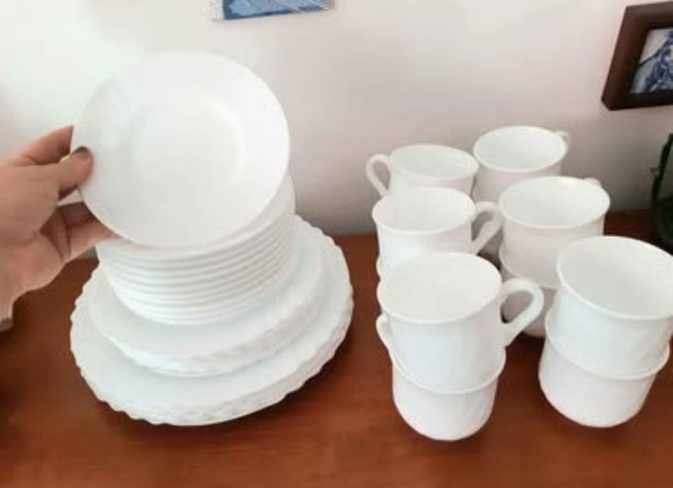 Serviço branco de mesa + serviço de chá, em ceramica vidrada
Ver descr64862087401858121