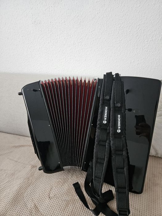 Hohner Bravo III , 72 basy , jak nowy !