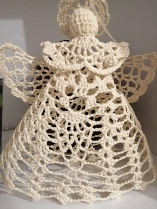 Aniolek robiony na szydelku-ecru