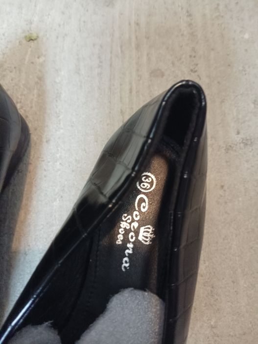 Sapatos practicamente novos