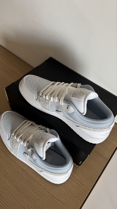 Air Jordan 1 Low SE “Blue Tint / Sail / White / Grey Fog” | rozmiar 43
