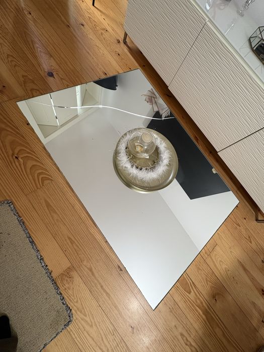 Mesa de centro espelhado e estiloso