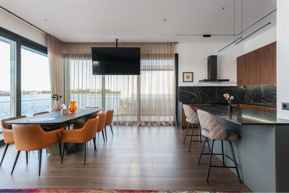 Будинок на воді, на Дніпрі, КМ «Золоче», с. Вишеньки