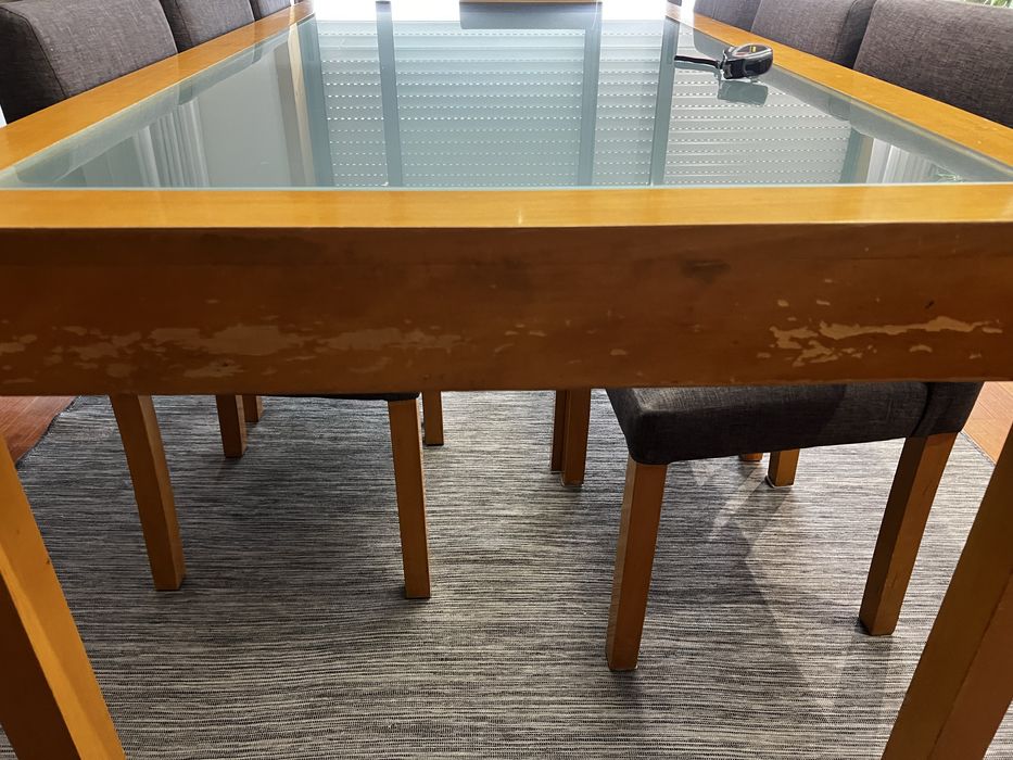 Mesa 8 lugares com tampo de vidro