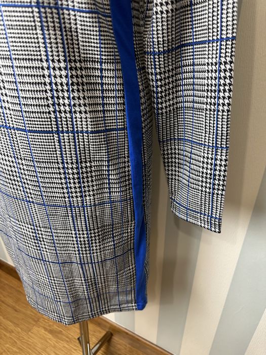 Szara biurowa sukienka z długim rękawem w kratkę 38 M True Spirit