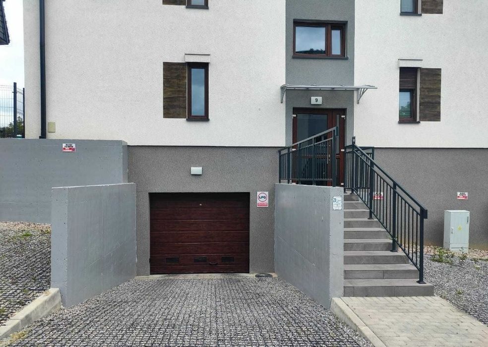 Sprzedam miejsce w hali garażowej Orczykowa 9