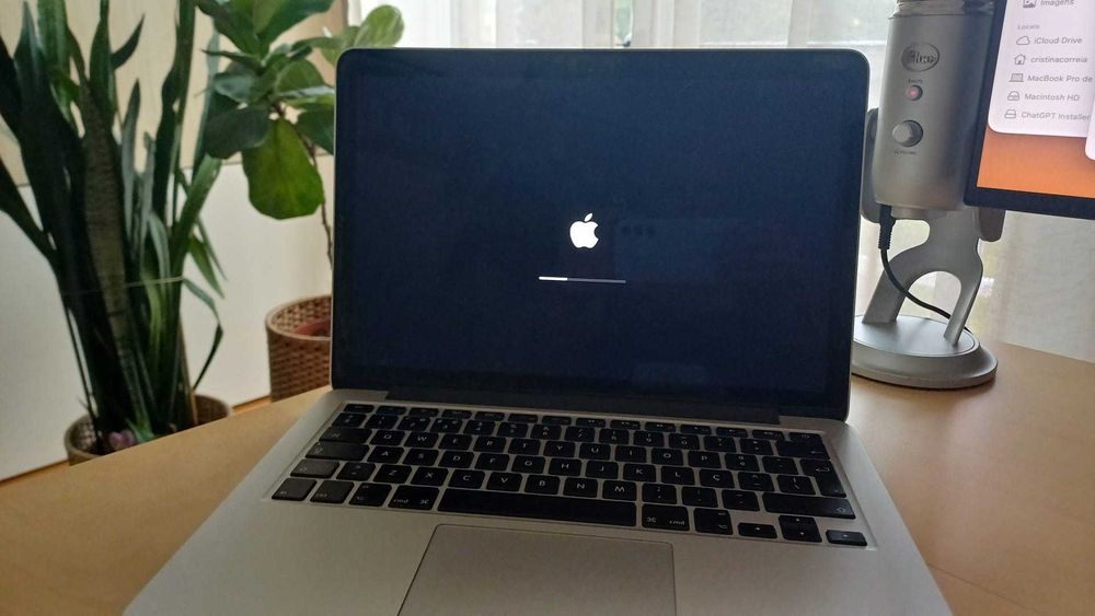 MacBook Pro Retina 13” (finais de 2013) - i5, 8 GB RAM, SSD 128 GB