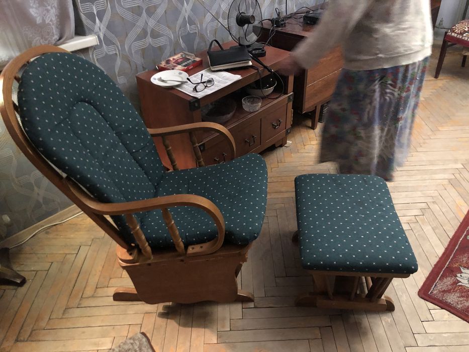 Кресло качалка с маятниковым механизмом