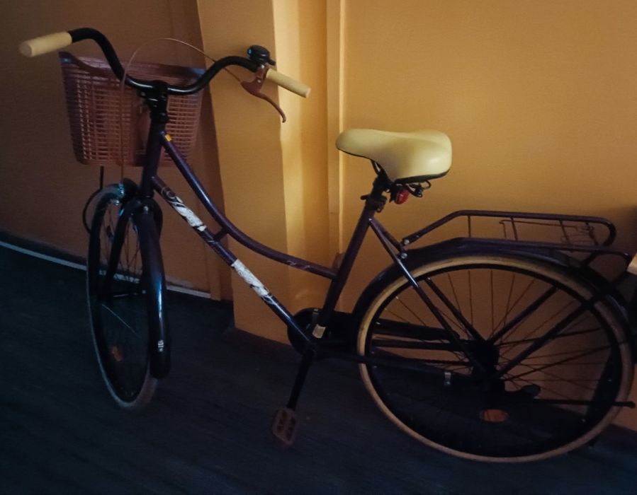 Rower miejski z koszykiem