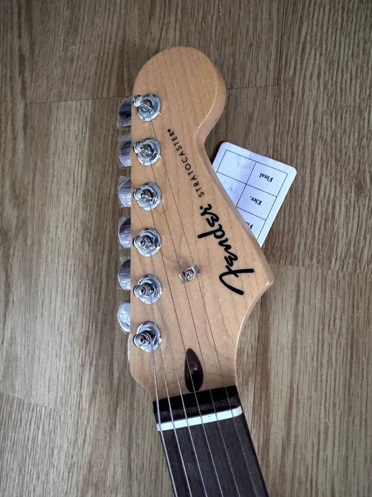 Новий Fender Stratocaster Standard HSS Black, Індонезія