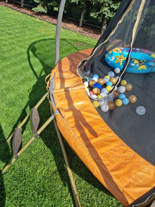 Trampolina ogrodowa dla dzieci
