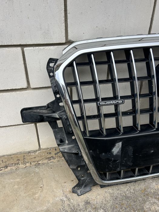 Решітка передня Audi Q5 8R 8R0853651R оригінал