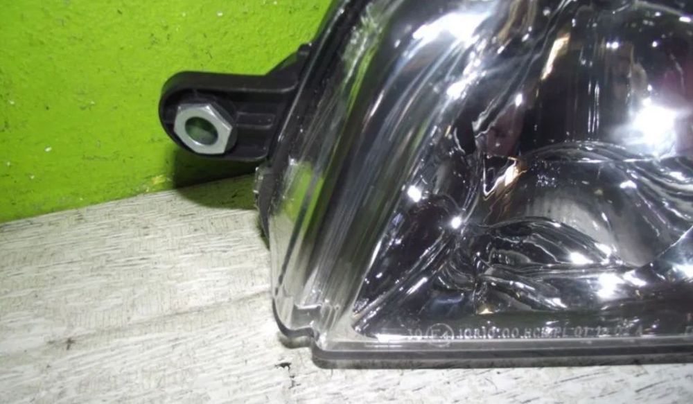 Farol Esquerdo Fiat Strada - 2001 / 2005 - F1079