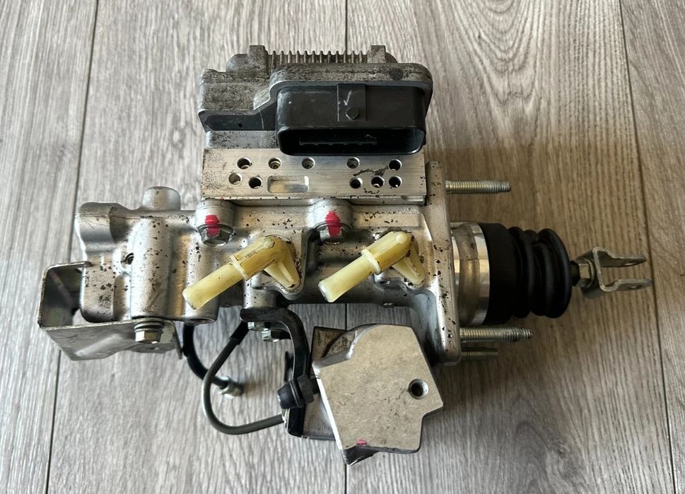 ЕБУ abs Toyota prius hybrid 04.2013