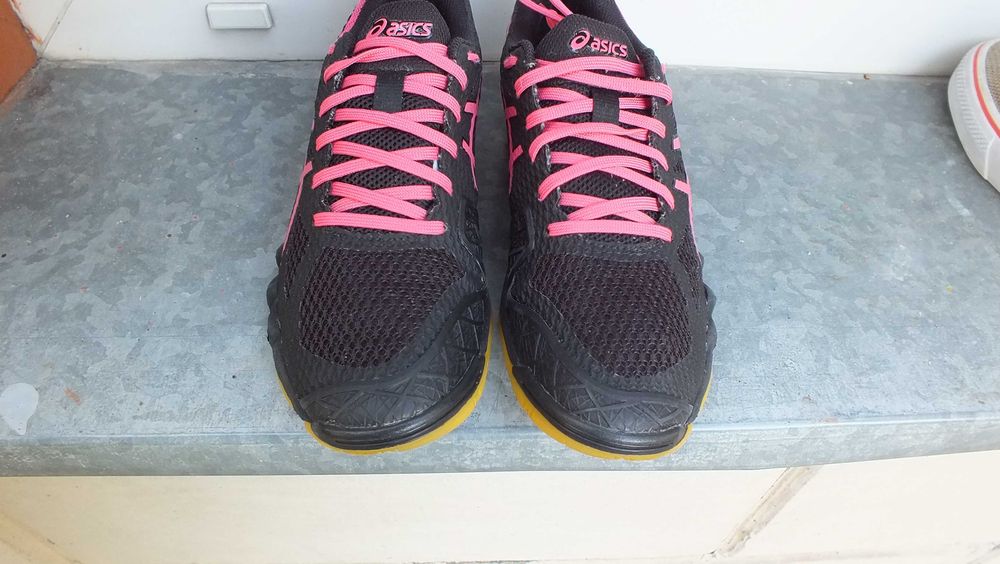 Super buty sportowe marki Asics blade w roz 39,5
