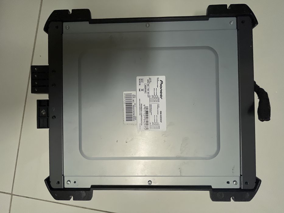 Aplificador Pioneer auto