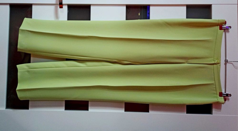 Pistacjowe zielone pastelowe spodnie klasyczne Paz Torras