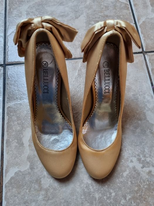 Buty na obcasie, złote, kokarda