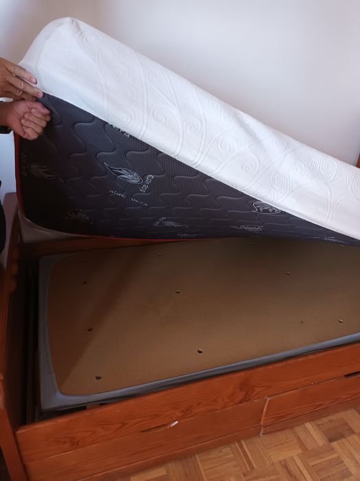 Cama e roupeiro impecavel