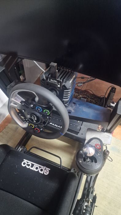 Fanatec 8nm + pedais v3 clubsport